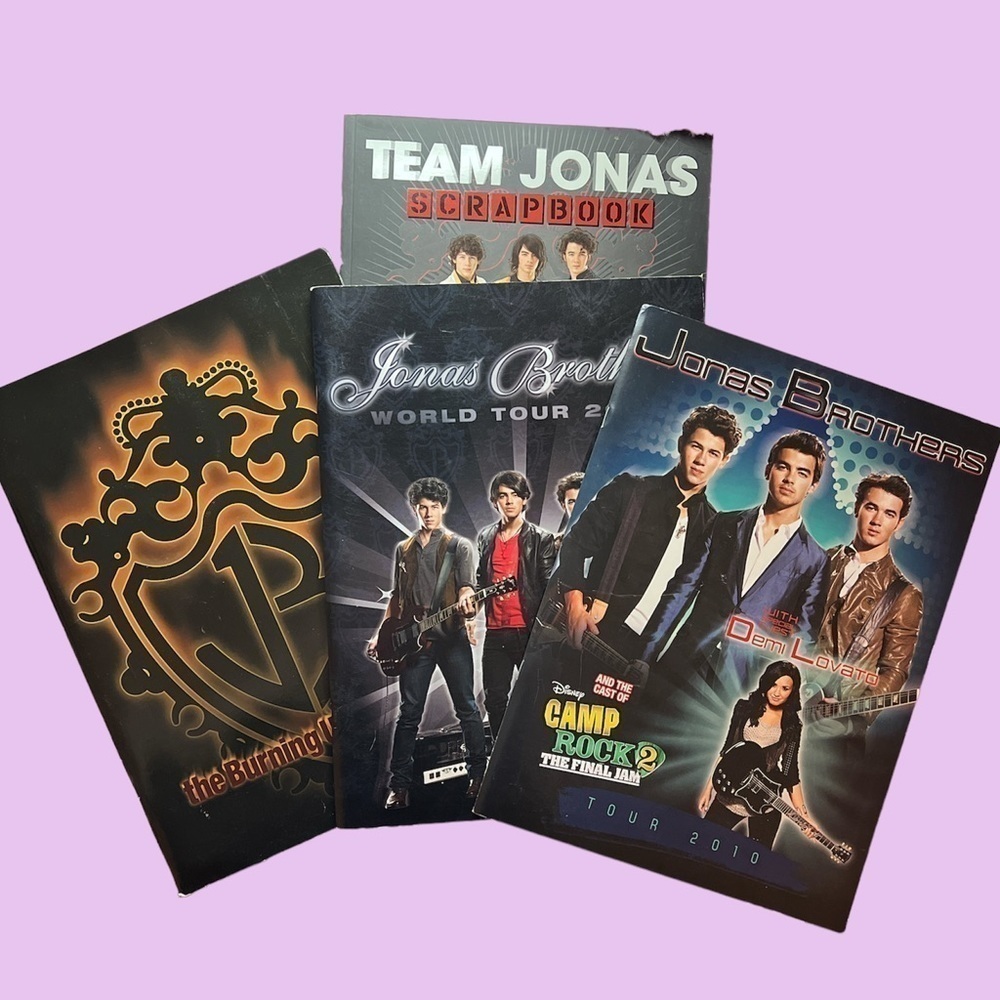 𝅺Jonas Brothers Tour Books & Team Jonas Scrapbook Bundle